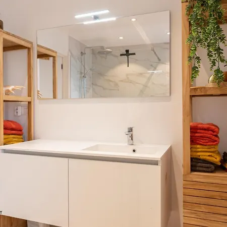 Appartement Modern Luxury With Free Parking Space In The Center, Close To The Ostende